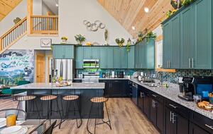 Elegant Escape with Hot Tub, Game Lounge & Theater - Massanutten, Virginia