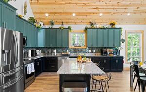 Elegant Escape with Hot Tub, Game Lounge & Theater - Massanutten, Virginia