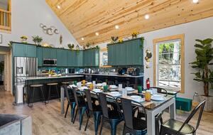 Elegant Escape with Hot Tub, Game Lounge & Theater - Massanutten, Virginia