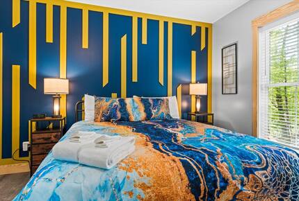 Elegant Escape with Hot Tub, Game Lounge & Theater - Massanutten, Virginia