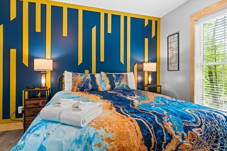 Elegant Escape with Hot Tub, Game Lounge & Theater - Massanutten, Virginia