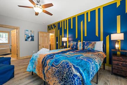 Elegant Escape with Hot Tub, Game Lounge & Theater - Massanutten, Virginia