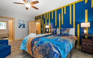 Elegant Escape with Hot Tub, Game Lounge & Theater - Massanutten, Virginia