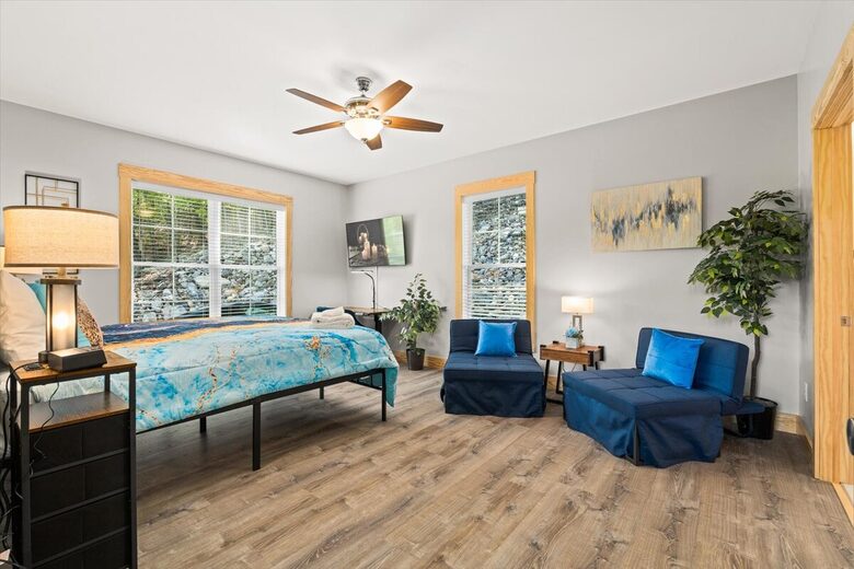 Elegant Escape with Hot Tub, Game Lounge & Theater - Massanutten, Virginia