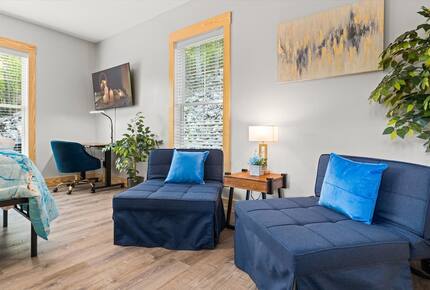 Elegant Escape with Hot Tub, Game Lounge & Theater - Massanutten, Virginia