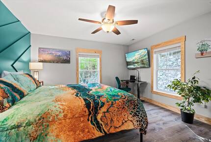 Elegant Escape with Hot Tub, Game Lounge & Theater - Massanutten, Virginia