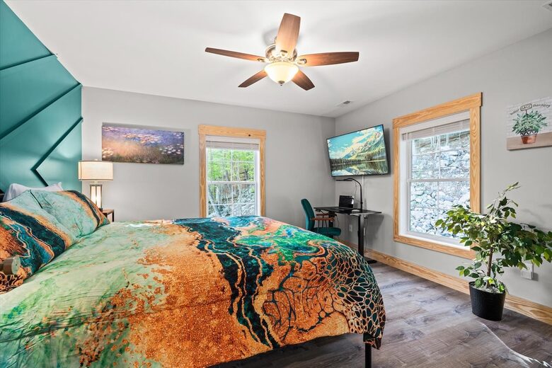 Elegant Escape with Hot Tub, Game Lounge & Theater - Massanutten, Virginia
