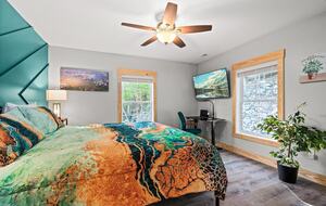 Elegant Escape with Hot Tub, Game Lounge & Theater - Massanutten, Virginia