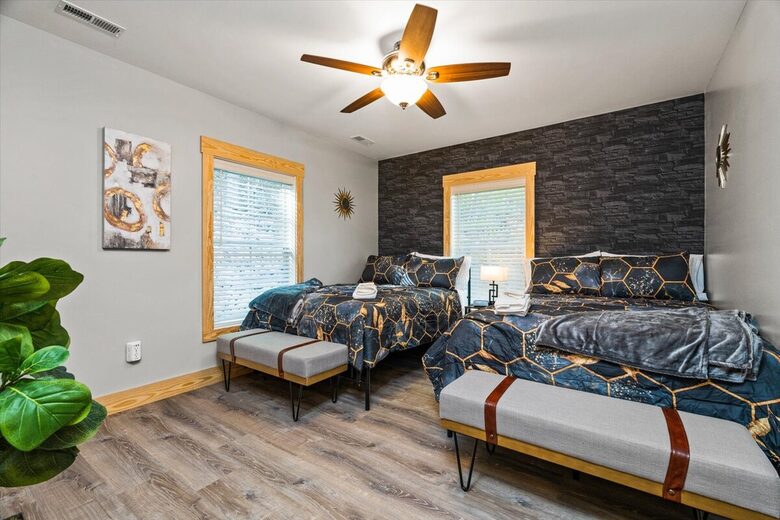 Elegant Escape with Hot Tub, Game Lounge & Theater - Massanutten, Virginia