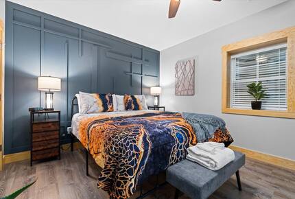 Elegant Escape with Hot Tub, Game Lounge & Theater - Massanutten, Virginia