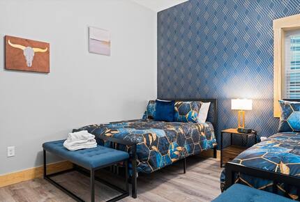 Elegant Escape with Hot Tub, Game Lounge & Theater - Massanutten, Virginia