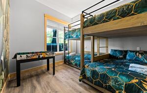 Elegant Escape with Hot Tub, Game Lounge & Theater - Massanutten, Virginia