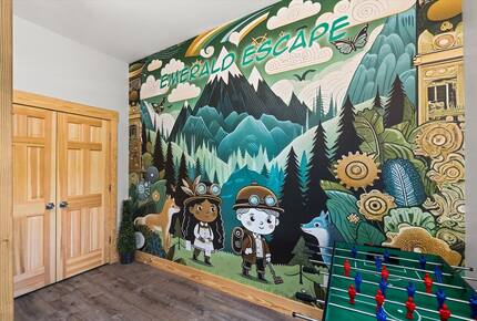 Elegant Escape with Hot Tub, Game Lounge & Theater - Massanutten, Virginia