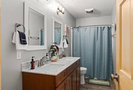 Elegant Escape with Hot Tub, Game Lounge & Theater - Massanutten, Virginia