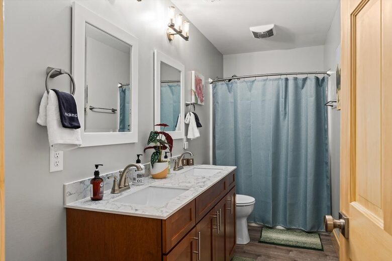 Elegant Escape with Hot Tub, Game Lounge & Theater - Massanutten, Virginia