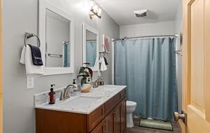 Elegant Escape with Hot Tub, Game Lounge & Theater - Massanutten, Virginia