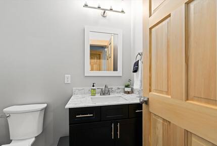 Elegant Escape with Hot Tub, Game Lounge & Theater - Massanutten, Virginia