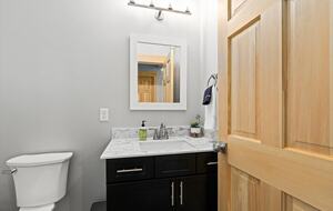 Elegant Escape with Hot Tub, Game Lounge & Theater - Massanutten, Virginia