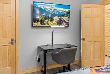 Elegant Escape with Hot Tub, Game Lounge & Theater - Massanutten, Virginia