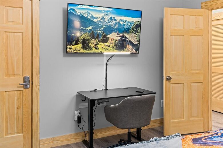 Elegant Escape with Hot Tub, Game Lounge & Theater - Massanutten, Virginia
