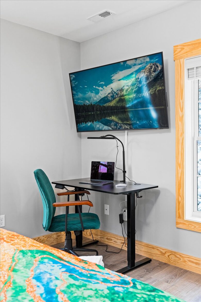 Elegant Escape with Hot Tub, Game Lounge & Theater - Massanutten, Virginia