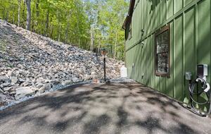 Elegant Escape with Hot Tub, Game Lounge & Theater - Massanutten, Virginia