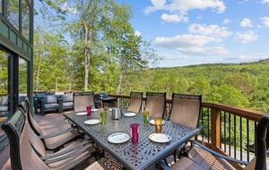 Elegant Escape with Hot Tub, Game Lounge & Theater - Massanutten, Virginia