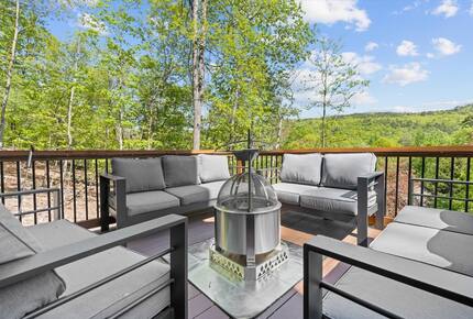 Elegant Escape with Hot Tub, Game Lounge & Theater - Massanutten, Virginia