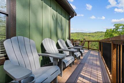 Elegant Escape with Hot Tub, Game Lounge & Theater - Massanutten, Virginia