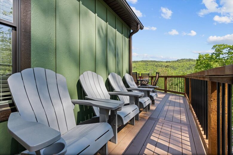 Elegant Escape with Hot Tub, Game Lounge & Theater - Massanutten, Virginia