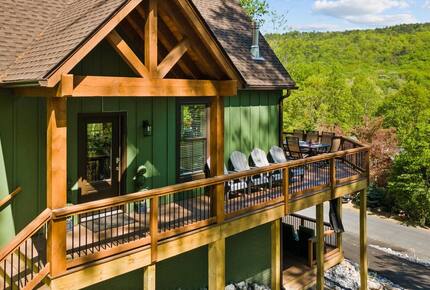 Elegant Escape with Hot Tub, Game Lounge & Theater - Massanutten, Virginia