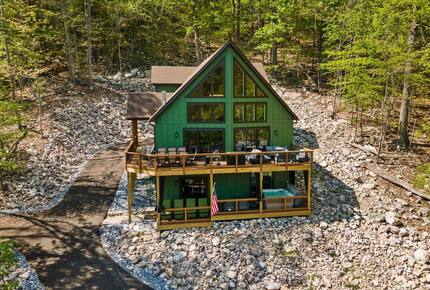Elegant Escape with Hot Tub, Game Lounge & Theater - Massanutten, Virginia