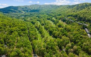 Elegant Escape with Hot Tub, Game Lounge & Theater - Massanutten, Virginia