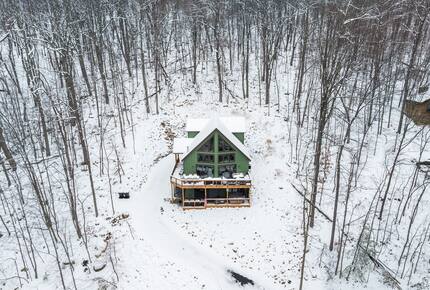 Elegant Escape with Hot Tub, Game Lounge & Theater - Massanutten, Virginia
