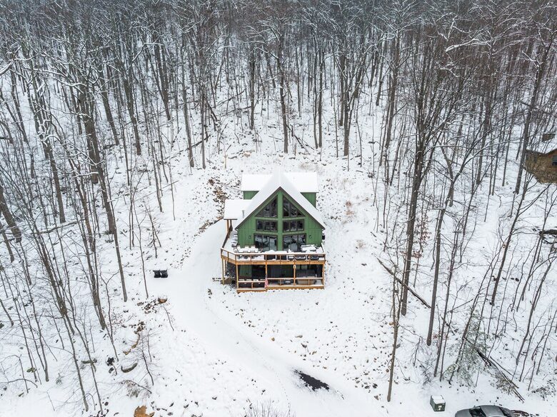 Elegant Escape with Hot Tub, Game Lounge & Theater - Massanutten, Virginia