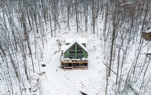 Elegant Escape with Hot Tub, Game Lounge & Theater - Massanutten, Virginia