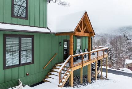 Elegant Escape with Hot Tub, Game Lounge & Theater - Massanutten, Virginia