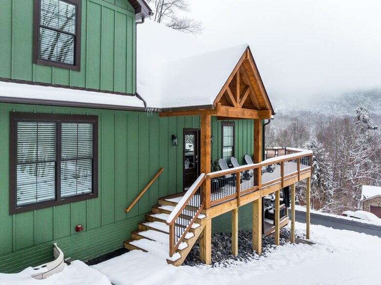 Elegant Escape with Hot Tub, Game Lounge & Theater - Massanutten, Virginia