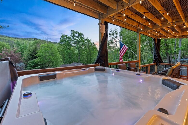 Elegant Escape with Hot Tub, Game Lounge & Theater - Massanutten, Virginia