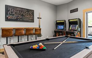 Elegant Escape with Hot Tub, Game Lounge & Theater - Massanutten, Virginia