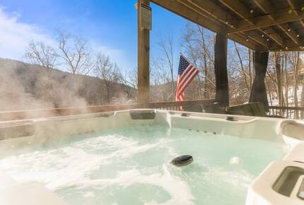 Elegant Escape with Hot Tub, Game Lounge & Theater - Massanutten, Virginia