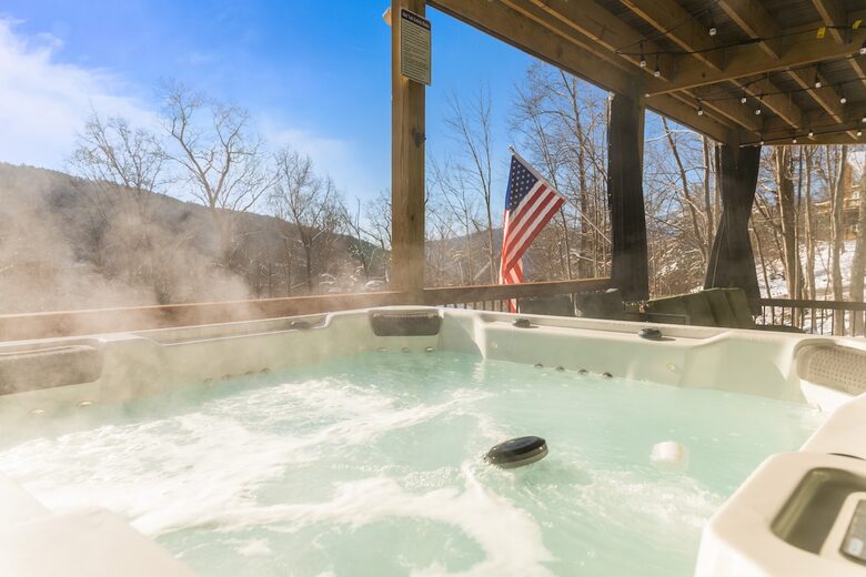 Elegant Escape with Hot Tub, Game Lounge & Theater - Massanutten, Virginia