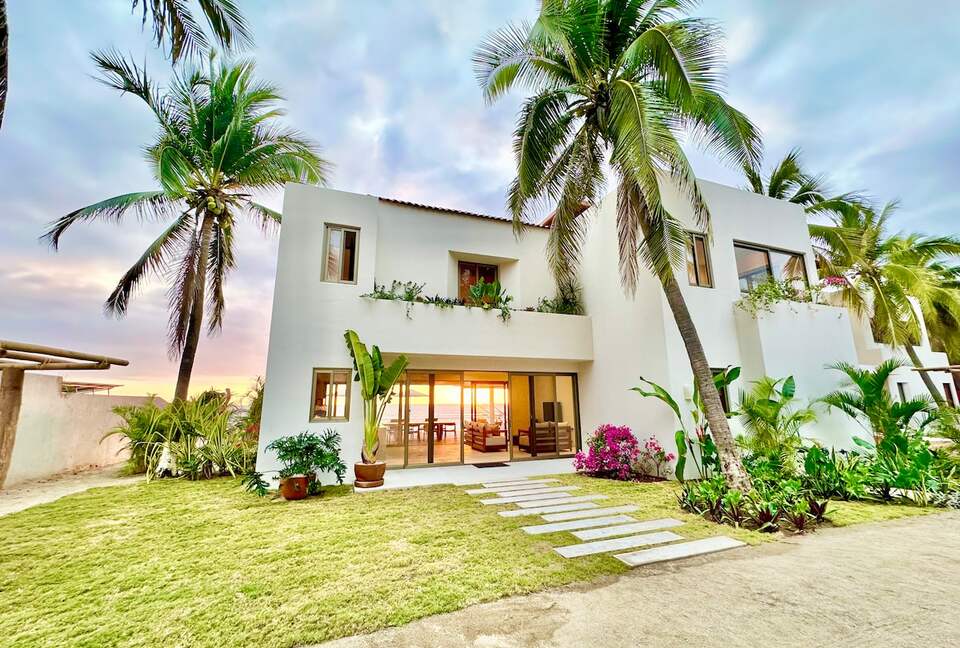 Surfside Elegance on Playa La Saladita - La Saladita, Mexico