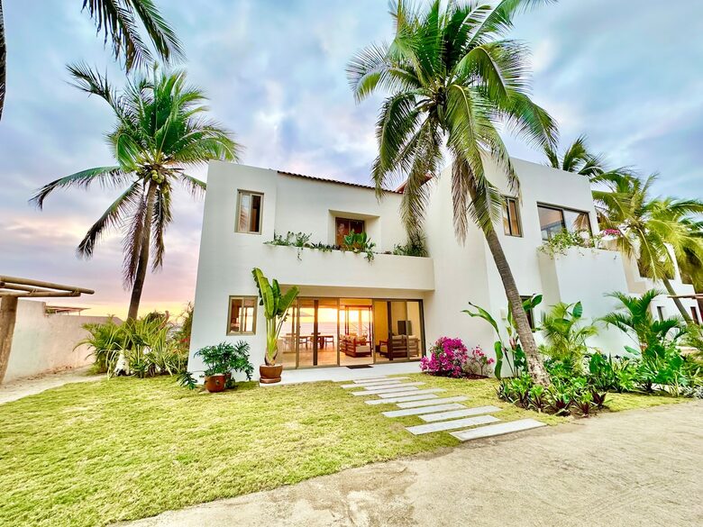 Surfside Elegance on Playa La Saladita - La Saladita, Mexico