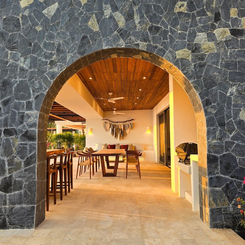 Surfside Elegance on Playa La Saladita - La Saladita, Mexico