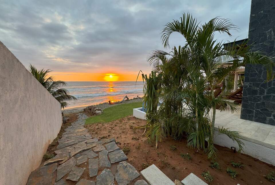 Surfside Elegance on Playa La Saladita - La Saladita, Mexico