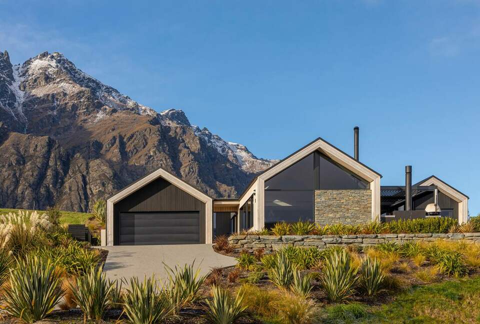 Designer Home with Pool, Sauna & Panoramic Views - Queenstown, New Zealand