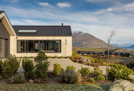 Designer Home with Pool, Sauna & Panoramic Views - Queenstown, New Zealand