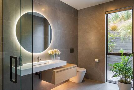 Designer Home with Pool, Sauna & Panoramic Views - Queenstown, New Zealand