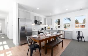 Elegant Alpine Escape in the Heart of Mammoth - Mammoth Lakes, California